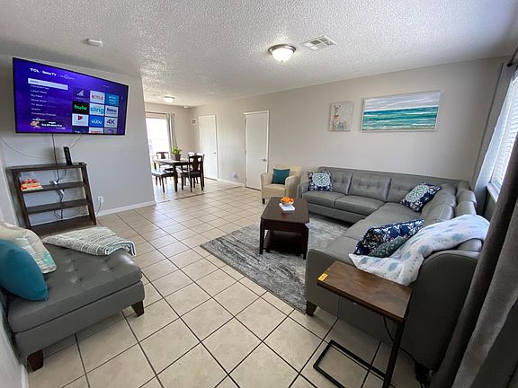 Living Room - Picture # 1