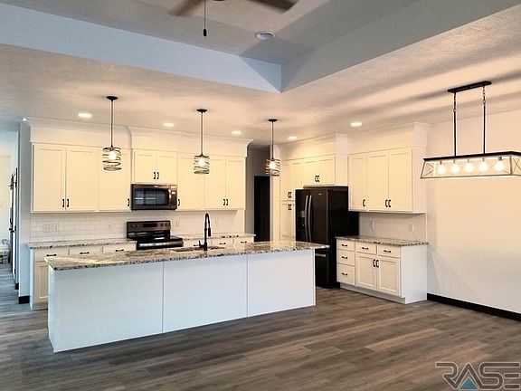 3rd image of 6604 S Laguna Cir