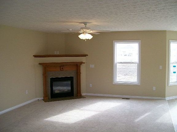 Family Room w/fireplace