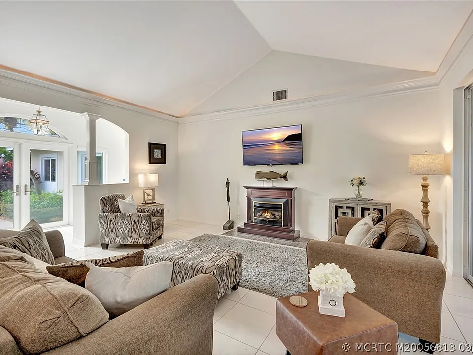 2018 NW Laurel Oak Ln