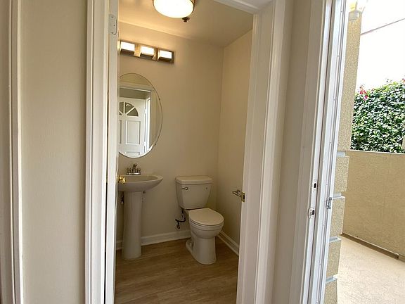 5th image of 18644 Clark St Unit 9