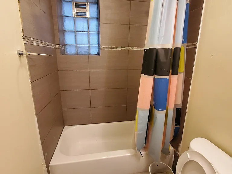 1651 W 19th St #1 — Photo 15