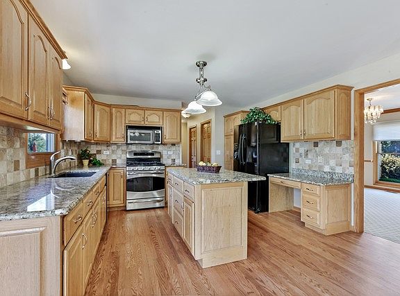 5th image of 932 Naples Ln