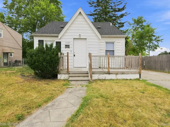 22165 Hayes Ave, Eastpointe, MI 48021