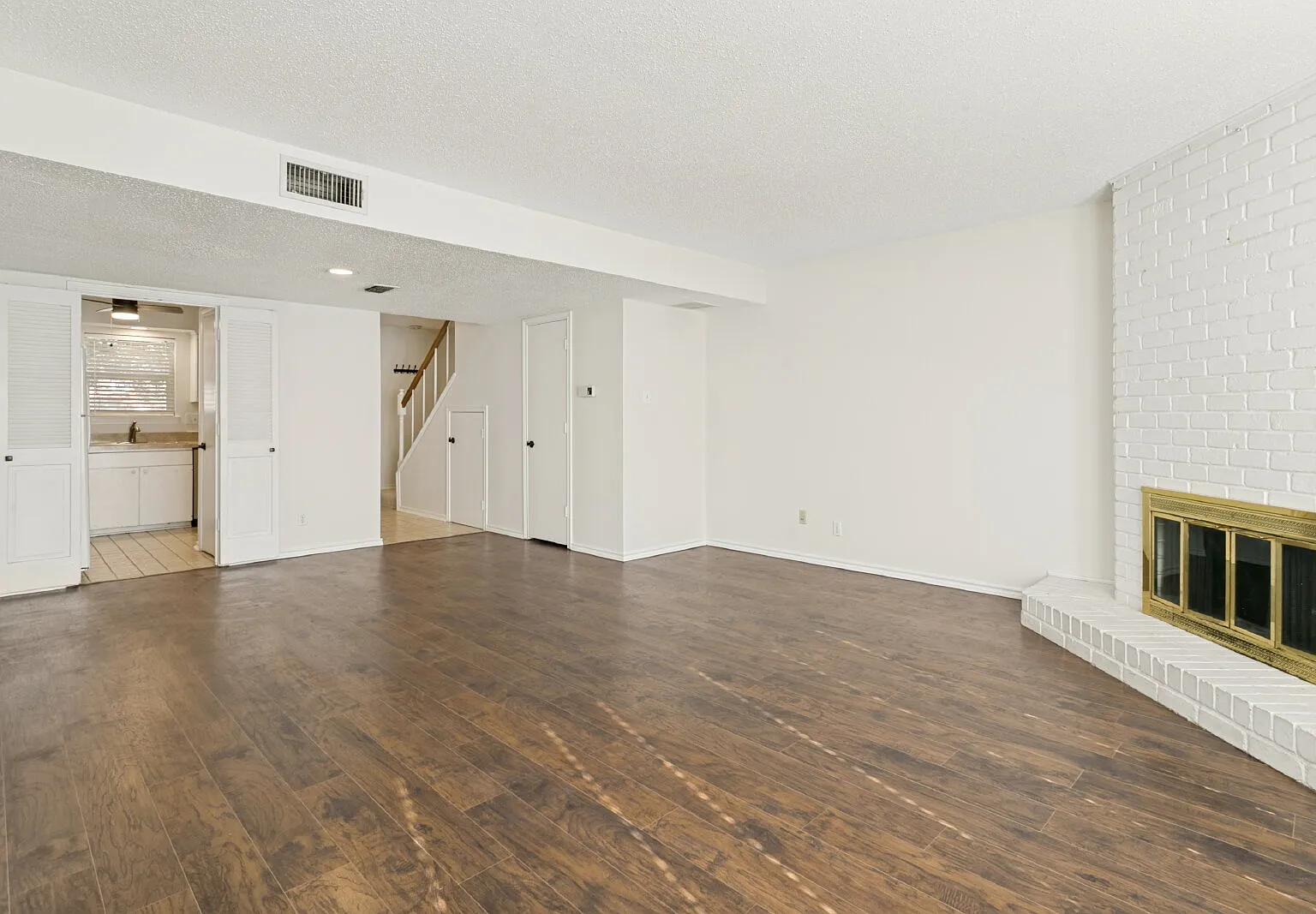 2 bed, 1.5 bath, 1140 sqft, $1,550 — Photo 3