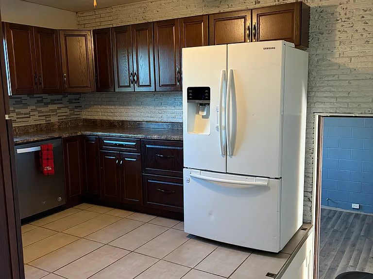 605 Brewer St — Photo 11