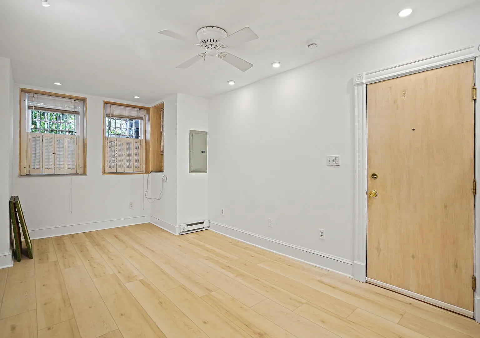 Adams Morgan Basement Studio | Original Character | Excellent Light — Photo 3