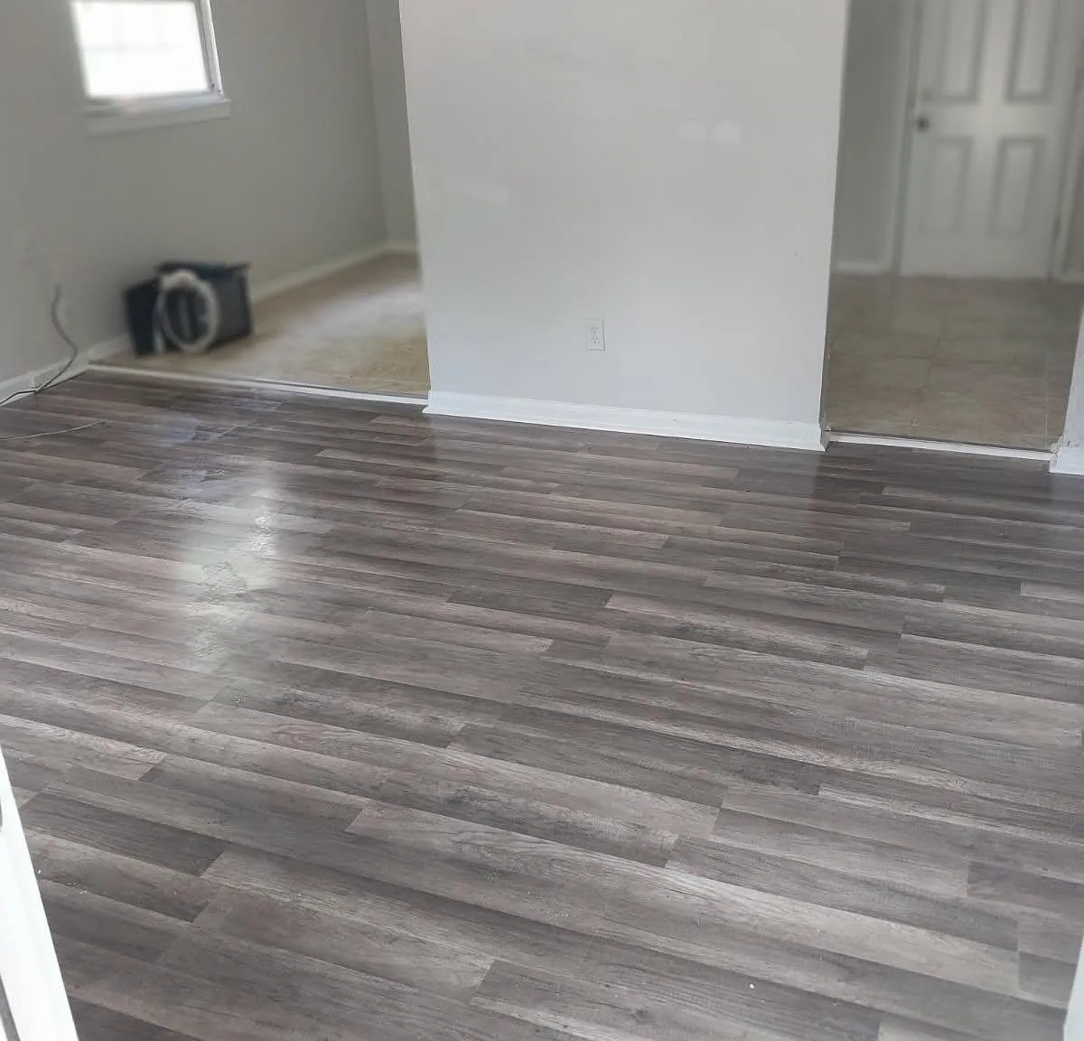 3 bed, 854 sqft, $1,025 — Photo 2
