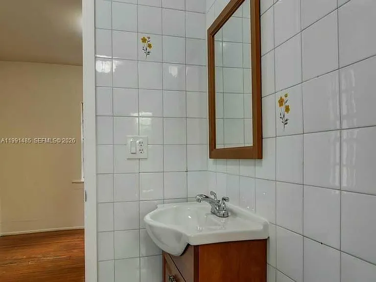 1507 Genoa St — Photo 6