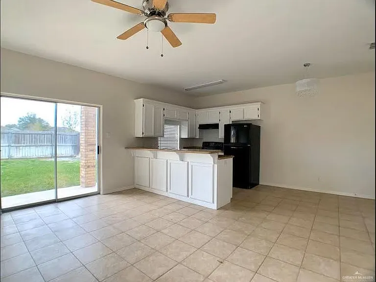 2723 Nassau St — Photo 2