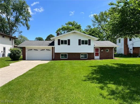 5135 Berkshire Dr, North Olmsted, OH 44070