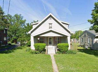 1142 Mambrino Rd, Oregon, OH 43616