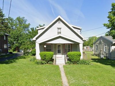 1142 Mambrino Rd, Oregon, OH, 43616