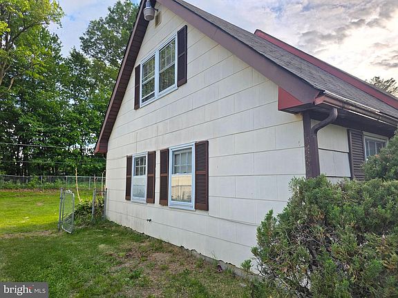 5th image of 33 Evergreen Dr