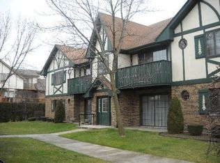 11541 Autobahn Dr E APT 101, Palos Park, IL 60464
