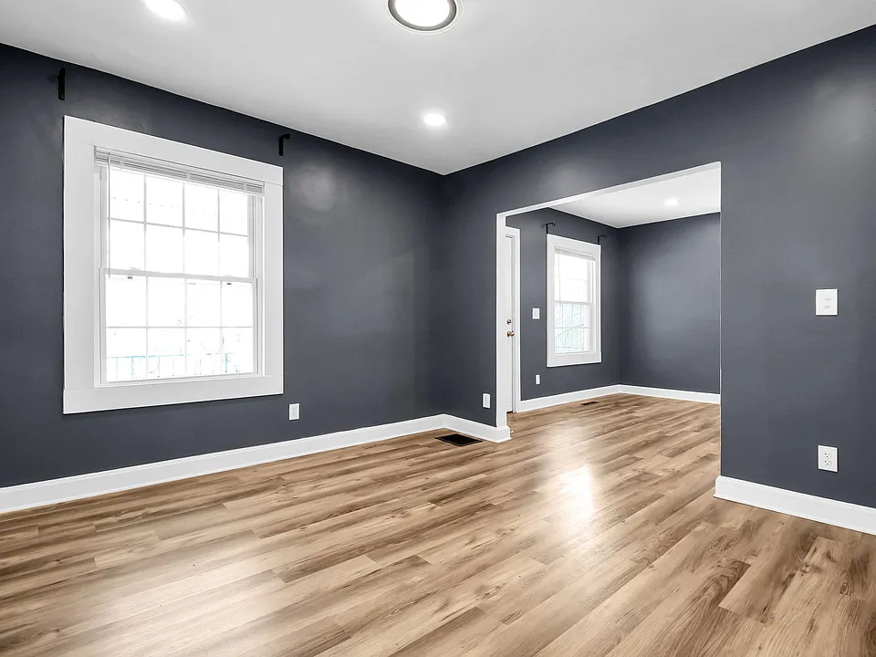 587 S Ogden Ave