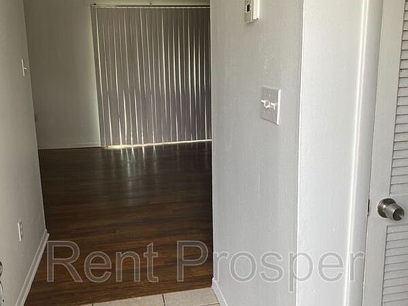 5th image of 162 Scottsdale Sq