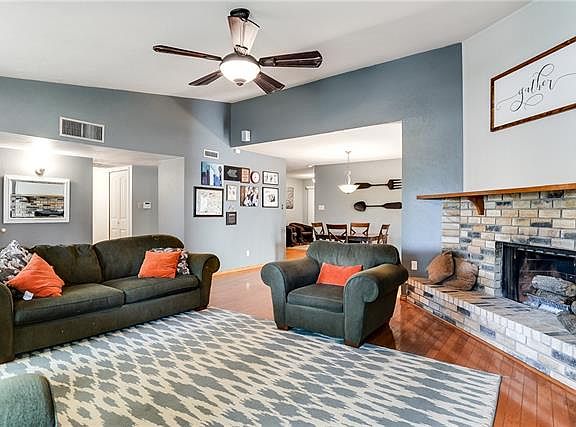 4th image of 1104 Longhorn Dr