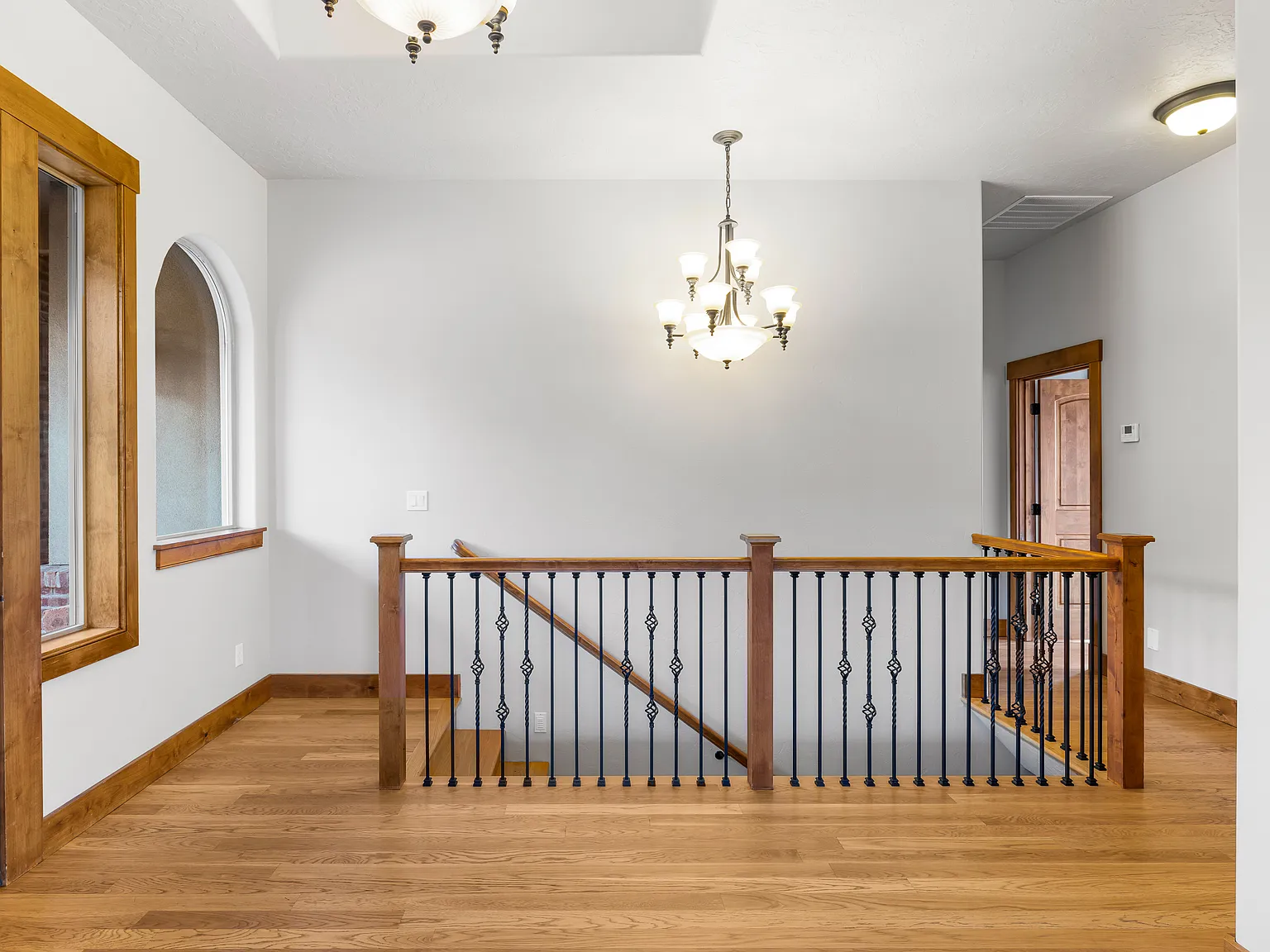 5 bed, 3401 sqft, $5,800 — Photo 3