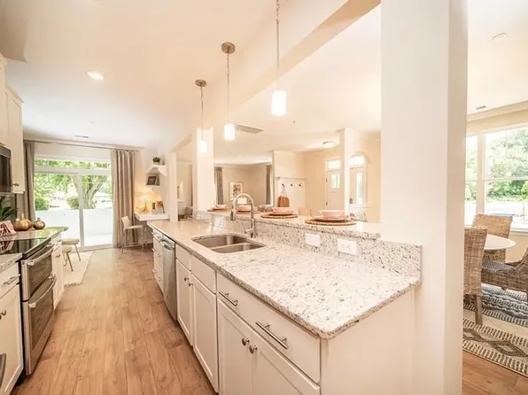 107 Fishers Ct, Hampton, VA 23666