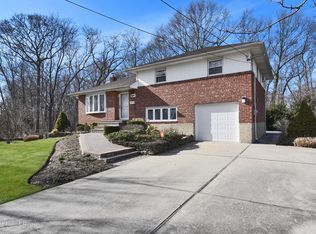 50 Townhouse Dr, Massapequa Park, NY 11762