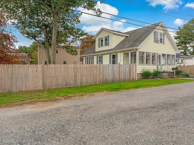 34 Julian Rd — Photo 2