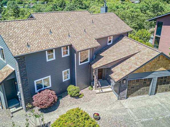 226 SE Harney St, Newport, OR 97365