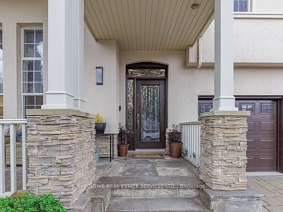 3rd image of 1129 Meighen Way N