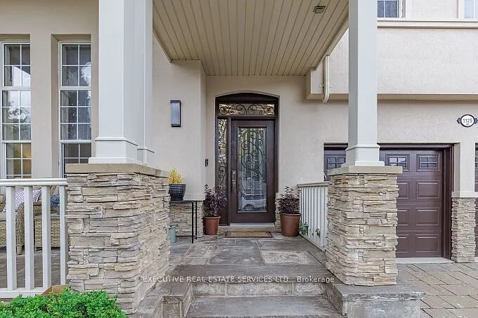 1129 Meighen Way N — Photo 3