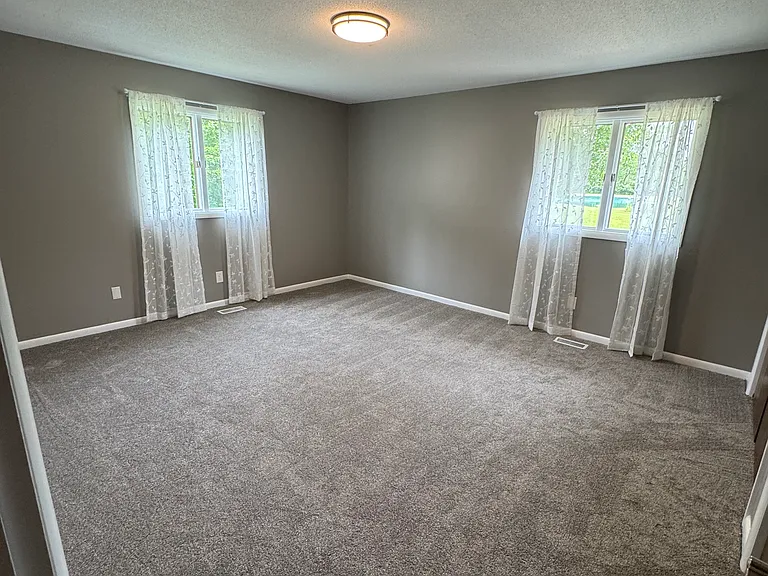 1655 E 400 N — Photo 16