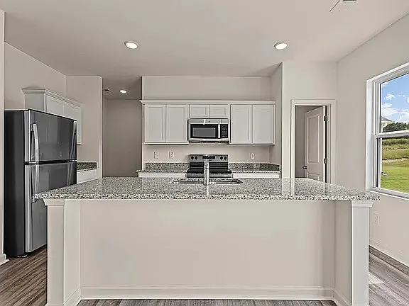 4 bed, 2.5 bath, 2095 sqft, $2,799 — Photo 3