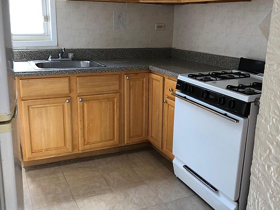 2nd image of 447 Minnieford Ave #2
