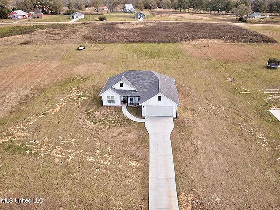4th image of 44 Theodore Dr