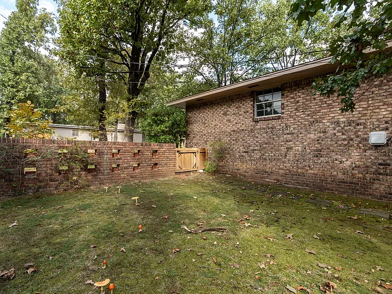 9601 Temple Dr — Photo 32