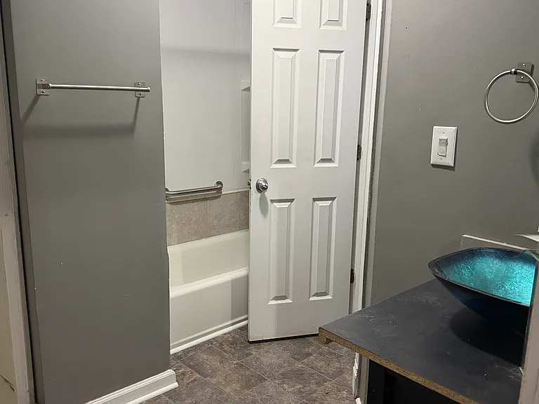 3320 Carter St — Photo 3