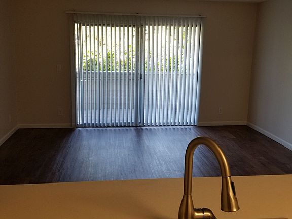 4th image of 13882 Clinton St APT 4