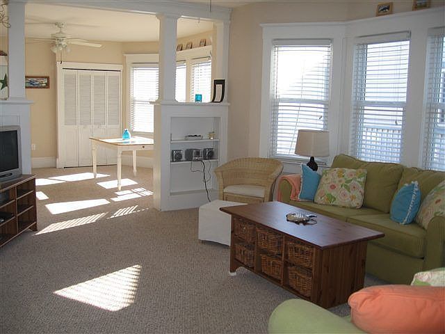 1st image of 857 Pelham Pl Unit B