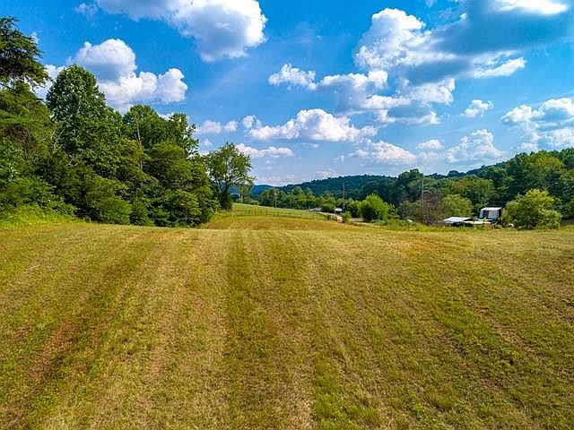 1st image of 11 Thirteen Bald Meadow Ln #L