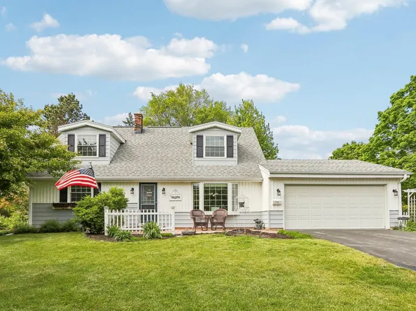21230 West Edinbourgh DRIVE, New Berlin, WI 53146