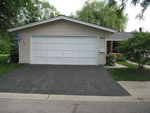 969 Glastonbury Ln.