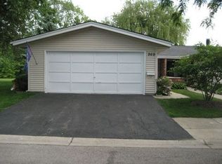 969 Glastonbury Ln, Schaumburg, IL 60193