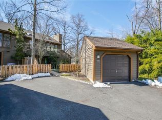 208 Hidden Hollow Ct #T208, Edison, NJ 08820