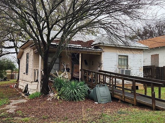 2nd image of 1407 E Wells Ave