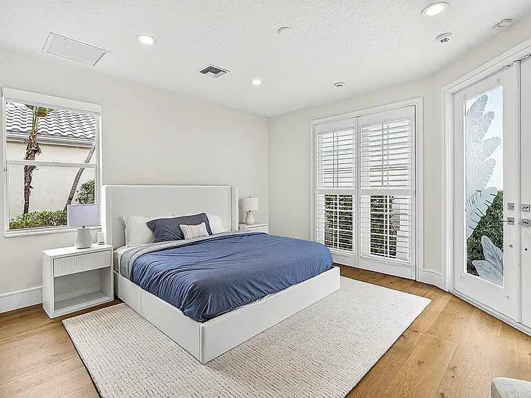 1128 Crystal Dr — Photo 40