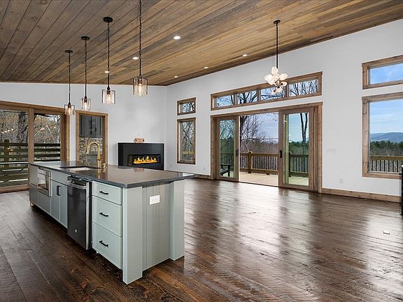 3rd image of 748 Flat Branch Rd