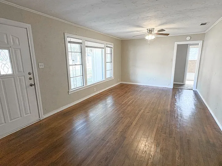 101 E Pirate Ave — Photo 2