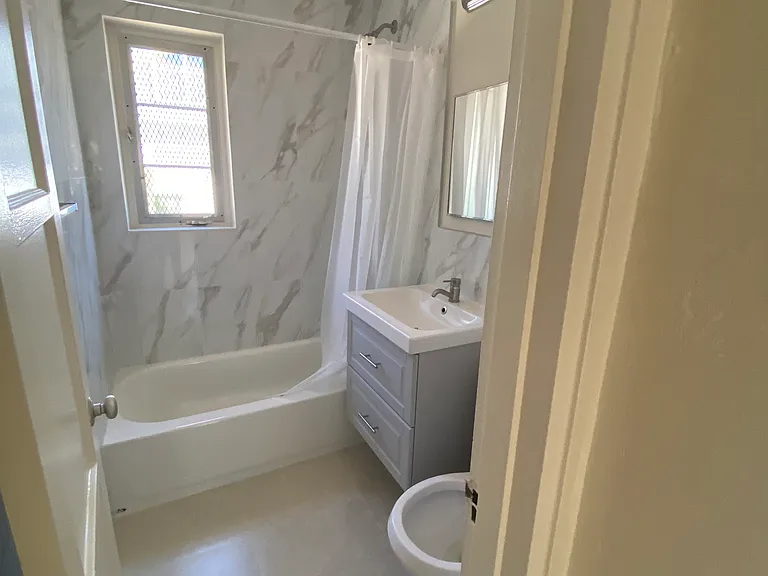 415 SE 11th Ct #8 — Photo 5