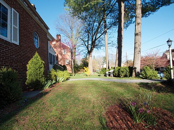 2nd image of 2709 Blaine Dr