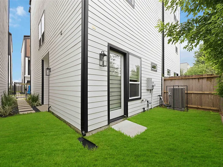 4013 Griggs Rd #B — Photo 14