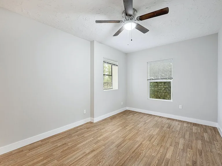 2511 San Gabriel St — Photo 25
